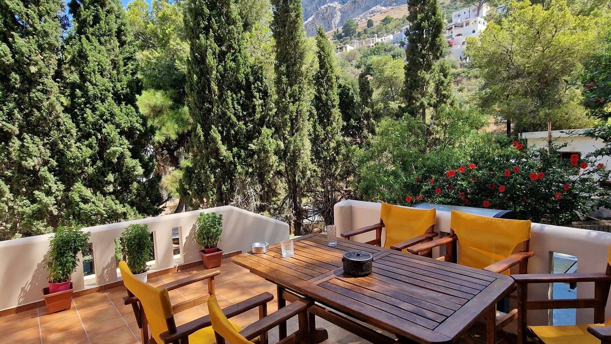 Kamari House | Cozy house by Kalydna Mirties