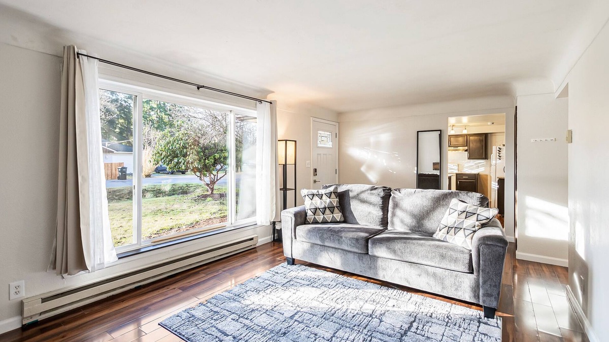 Lacey House | Cozy house close to EVERYTHING!