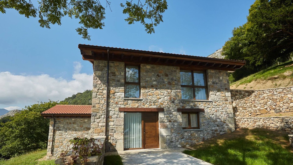 Collia Villa | Cozy house divided into apartments, in Cangas de Onís