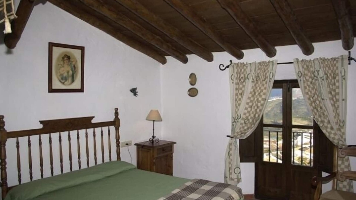 Zahara de la Sierra Cottage | Cozy House in Zahara de la Sierra, Cádiz: Fireplace and Castle Views