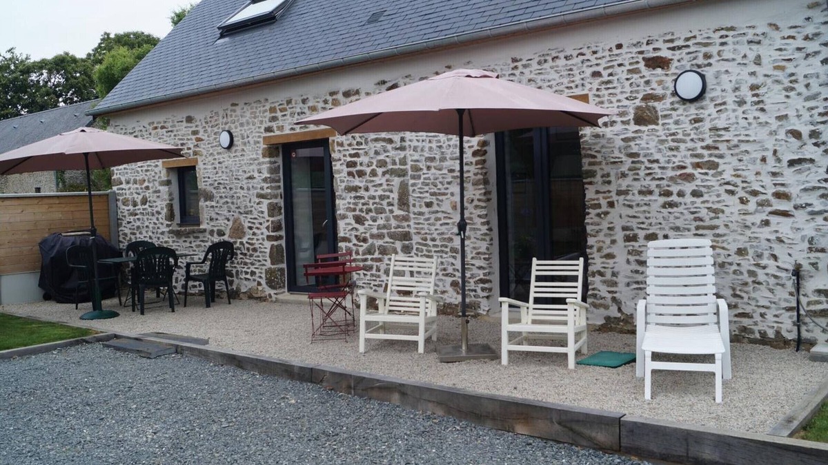 Portbail Cottage | Cozy house for 2 with private garden and wood stove