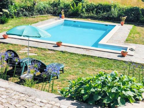 Meada House | Cozy house in Águeda 45 m² with shared pool