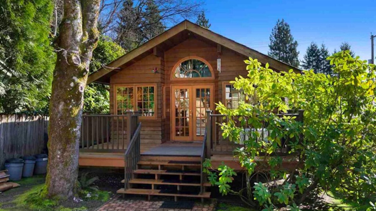 Lynn Valley House | Cozy House in Lynn Valley, North Van close to Nature and Tourist Attractions!