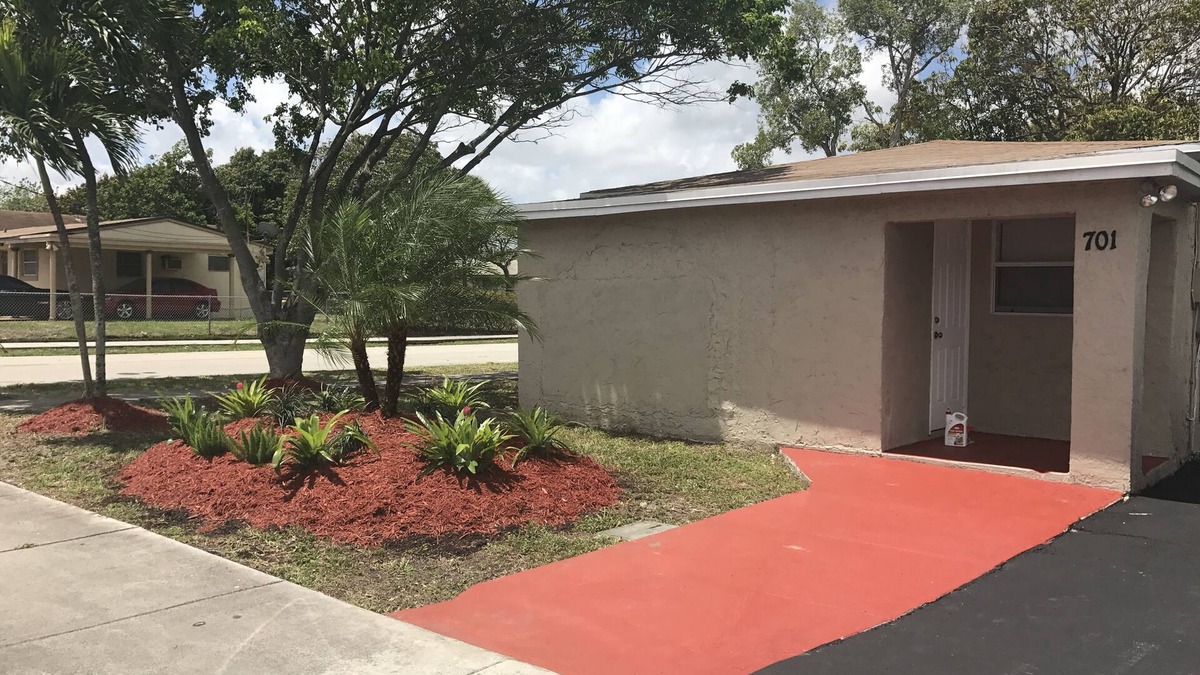 Pompano Beach House | Cozy house in Pompano. 4 miles from beach.