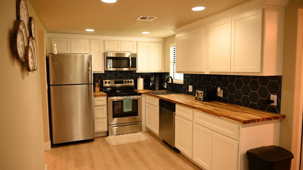 Eufaula House | Cozy house in quiet area of Eufaula, 1 block to lakeshore, completely renovated!