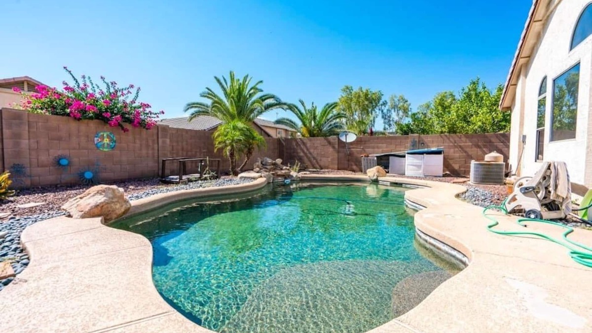 Goodyear House | Cozy house near I-10, pool heater, hot tub, BBQ
