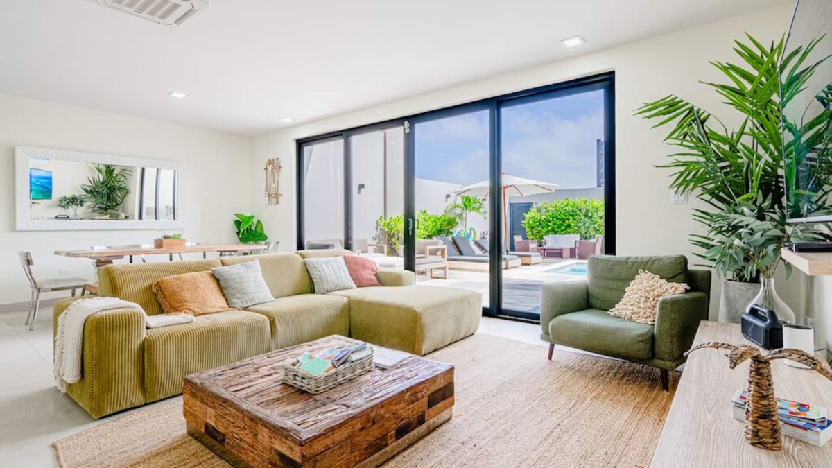 Malmok House | Cozy house steps from the beach in Boca Catalina Aruba. Modern and Spacious.