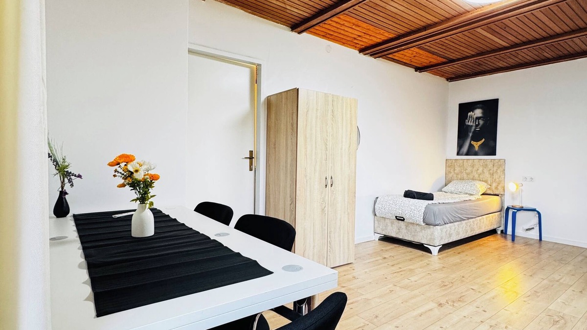 Meidling Apartment | Cozy House Terrace &Garden Sleeps 34