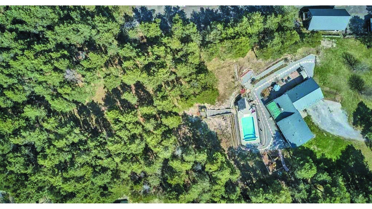 Manvers House | Cozy House with Hot Tub & Heated Pool