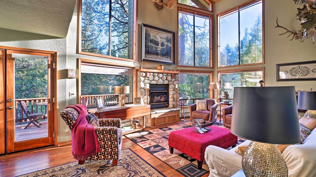 Idyllwild Cabin | Cozy Idyllwild Cabin w/Decks - Steps from Hiking!