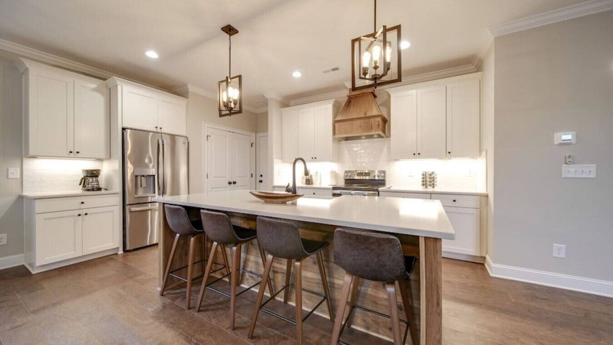 Belmont House | Cozy & Immaculate 4-BR Modern Farmhouse Retreat!