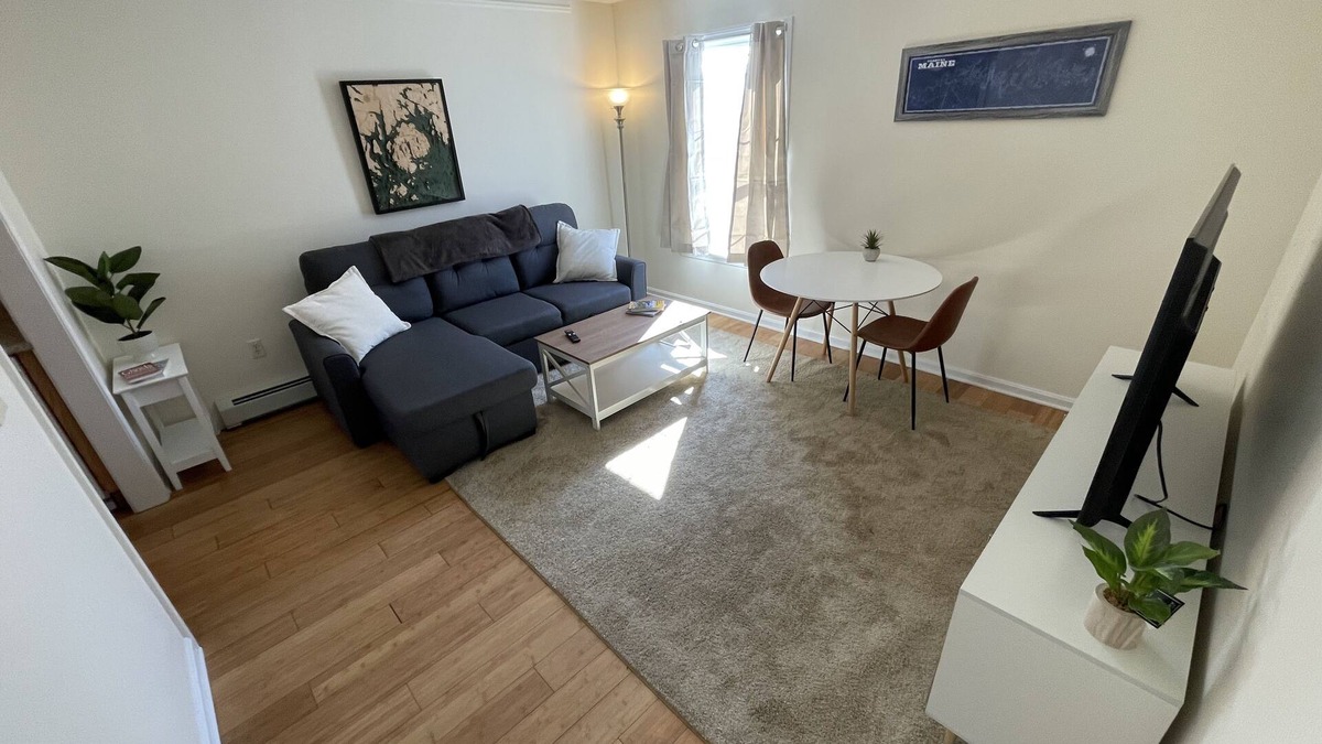 Bar Harbor Apartment | Cozy in-town Bar Harbor apt!
