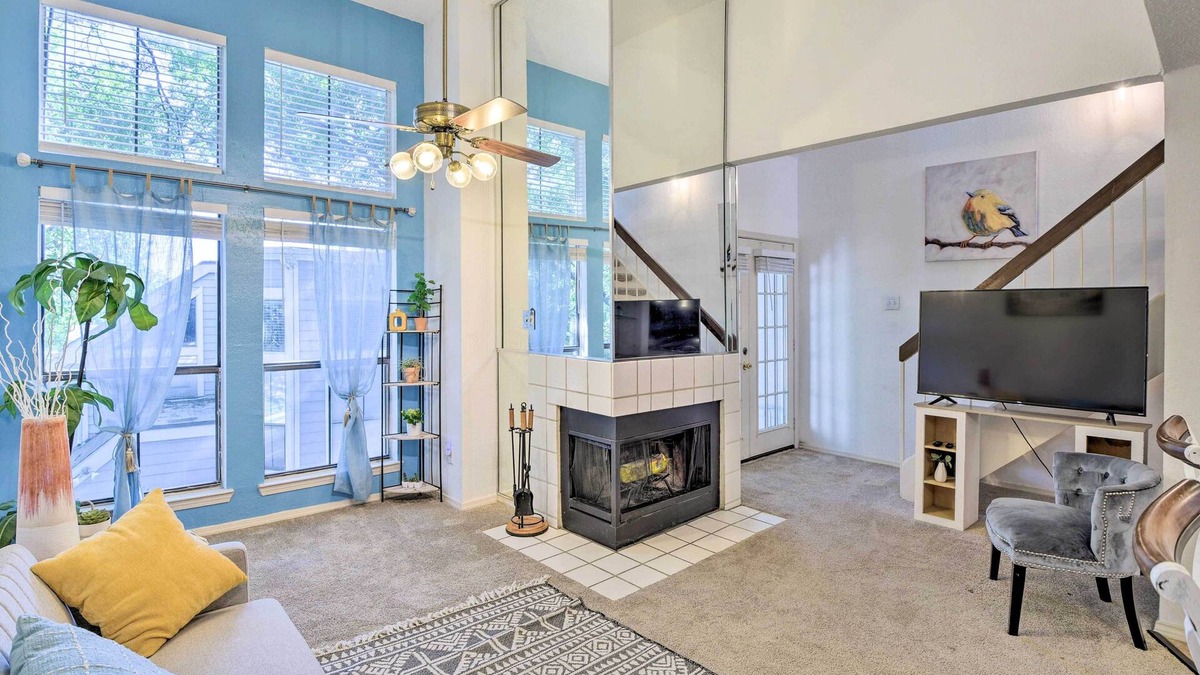 Irving Condo | Cozy Irving Condo 15 Mi to Downtown Dallas!