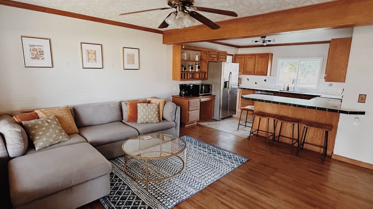Jenks House | Cozy Jenks Gem! 2bd/1bath right off main street in a beautiful neighborhood