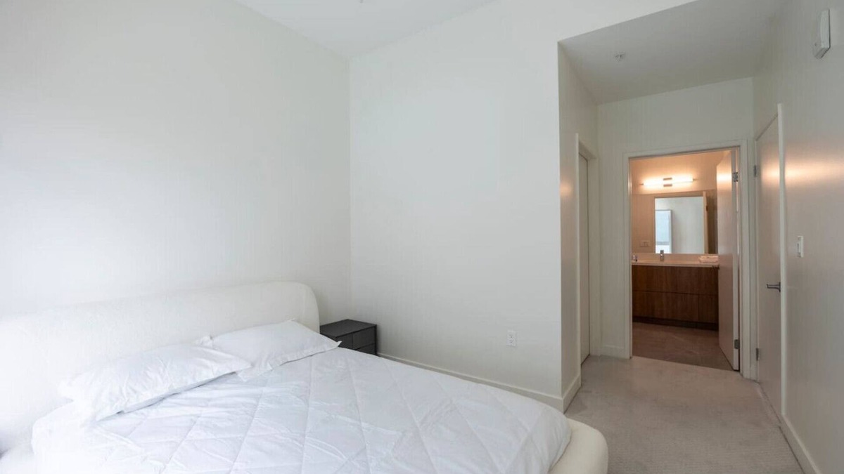 Wilshire Center Apartment | Cozy K-Town 2B2BA w/Balcony (ID268)
