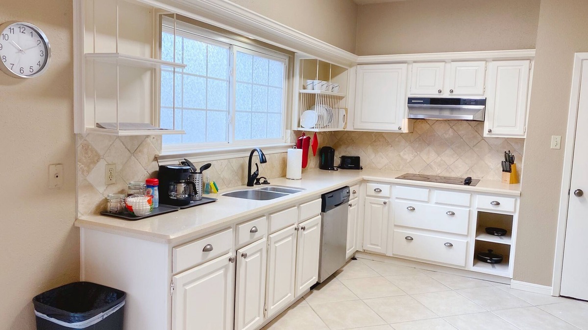 Nassau Bay House | Cozy King Bed I 0.2mile NASA I1mile Sea Park I Whole House