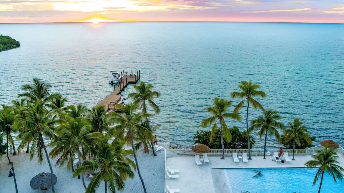 Long Key Hotel | Cozy King Studio by Water: 2 Units w/Fridge, Kayak & Bike & Pool Access, Yoga!