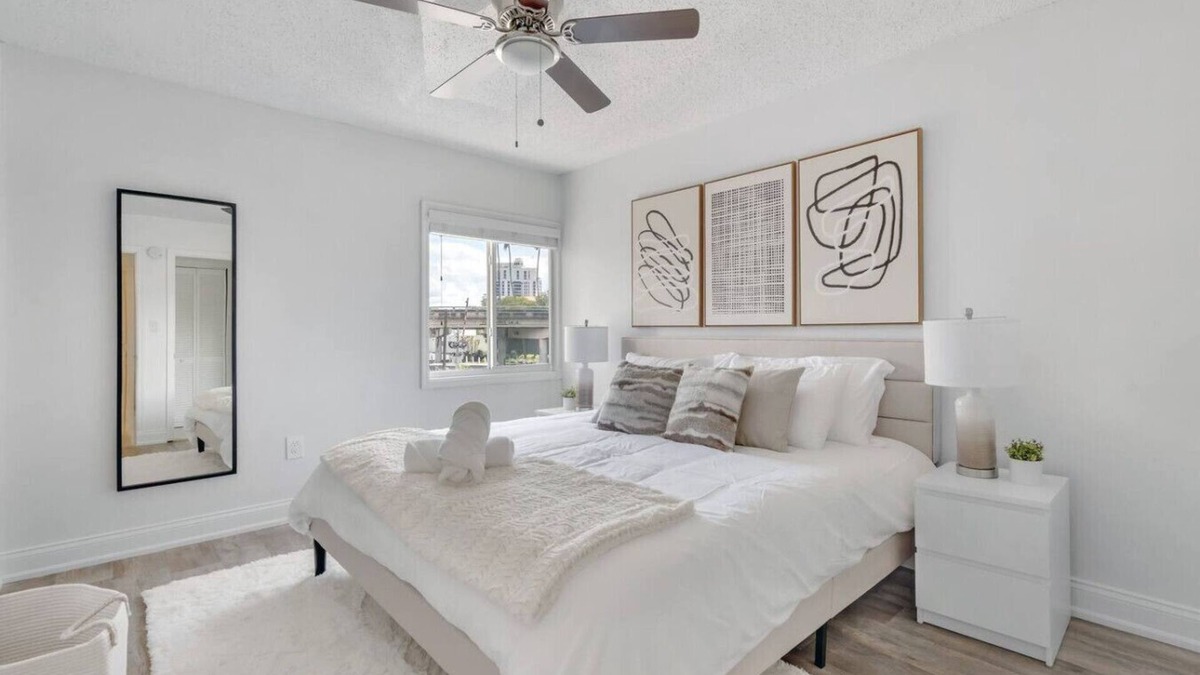 SoHo Apartment | Cozy King Suite near Bayshore! Pool,Gym,Parking