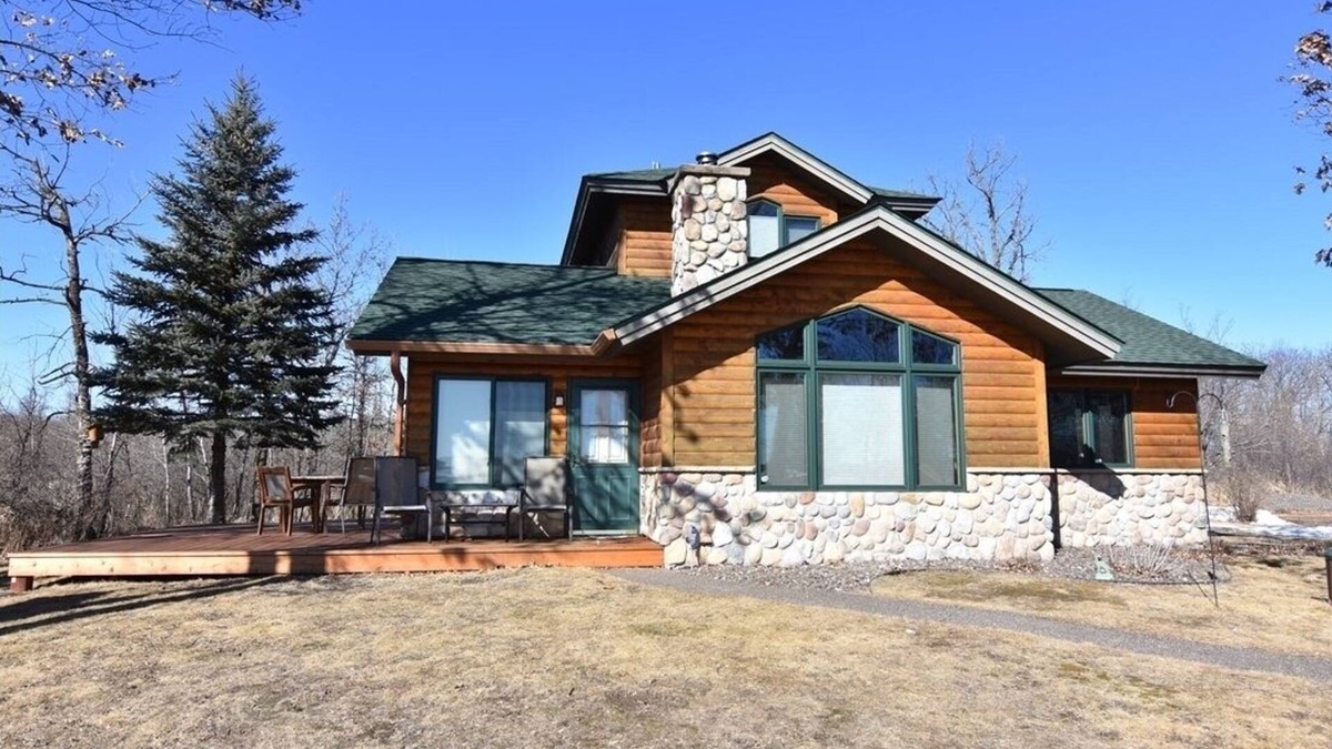 Siren Cabin | Cozy Lake Cabin- A Place to Refresh and Relax