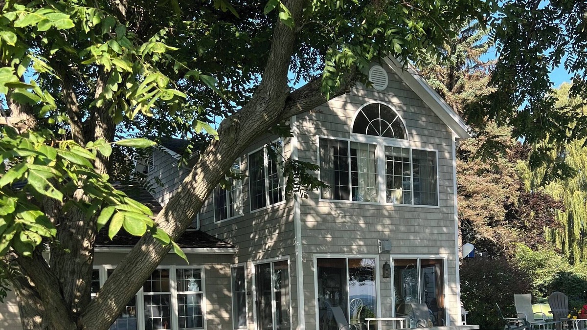 Town of Beekmantown House | Cozy Lake front family home- Lake Champlain