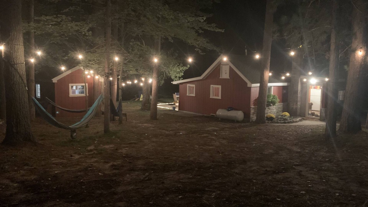 Wetmore Cottage | Cozy Lake front getaway -ONLY 7 min from Pictured Rocks National Lakeshore.