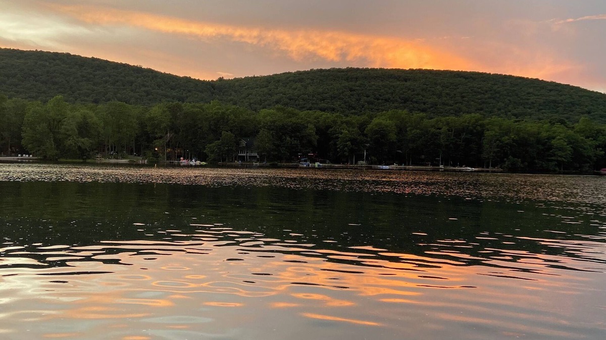 Nesquehoning House | Cozy Lake Hauto Family Retreat, 3 Bedroom + Loft, Close to Jim Thorpe