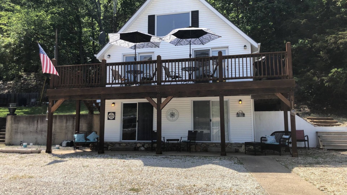 Camdenton House | Cozy lake home right on the Lake with no stairs from house to Lake!