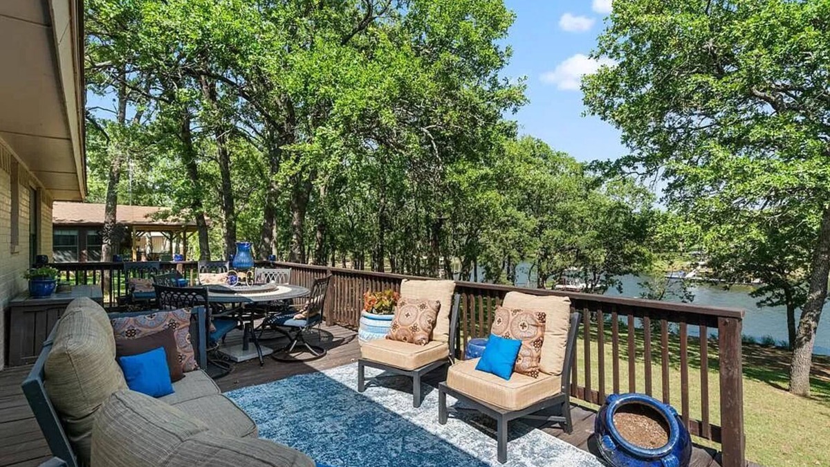 Bowie House | Cozy Lake House right on Amon G Carter Lake