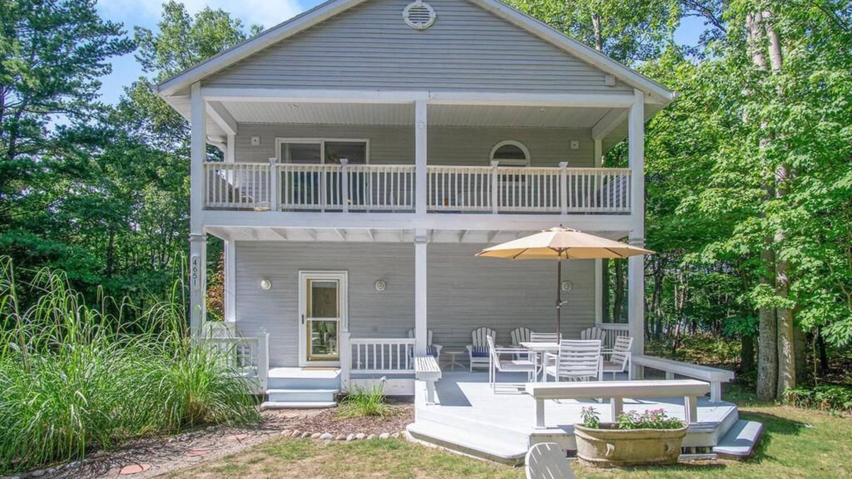 Mears House | Cozy Lake Michigan vacation house between Pentwater and Silver Lake!
