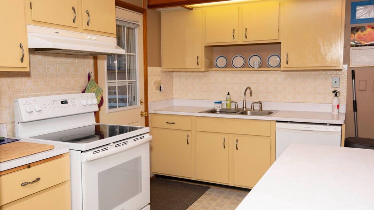 Tofte House | Cozy Lake View 5 min from Tofte/Lutsen, enjoy decks, fire pit, private trail.