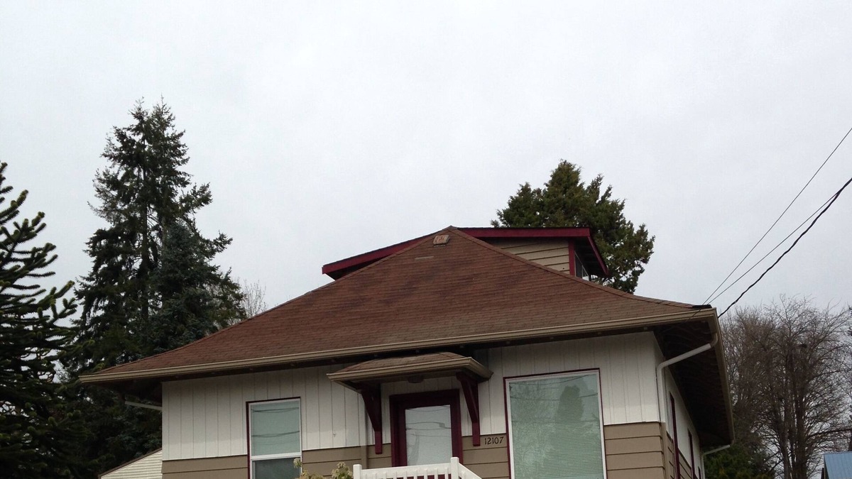 Lake Stevens House | Cozy Lake-View Home with Xfinity Cable and Wi-Fi, HDTV, Washer/Dryer