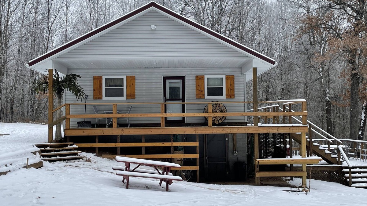Athelstane Cabin | Cozy Lakefront Cabin-Crivitz