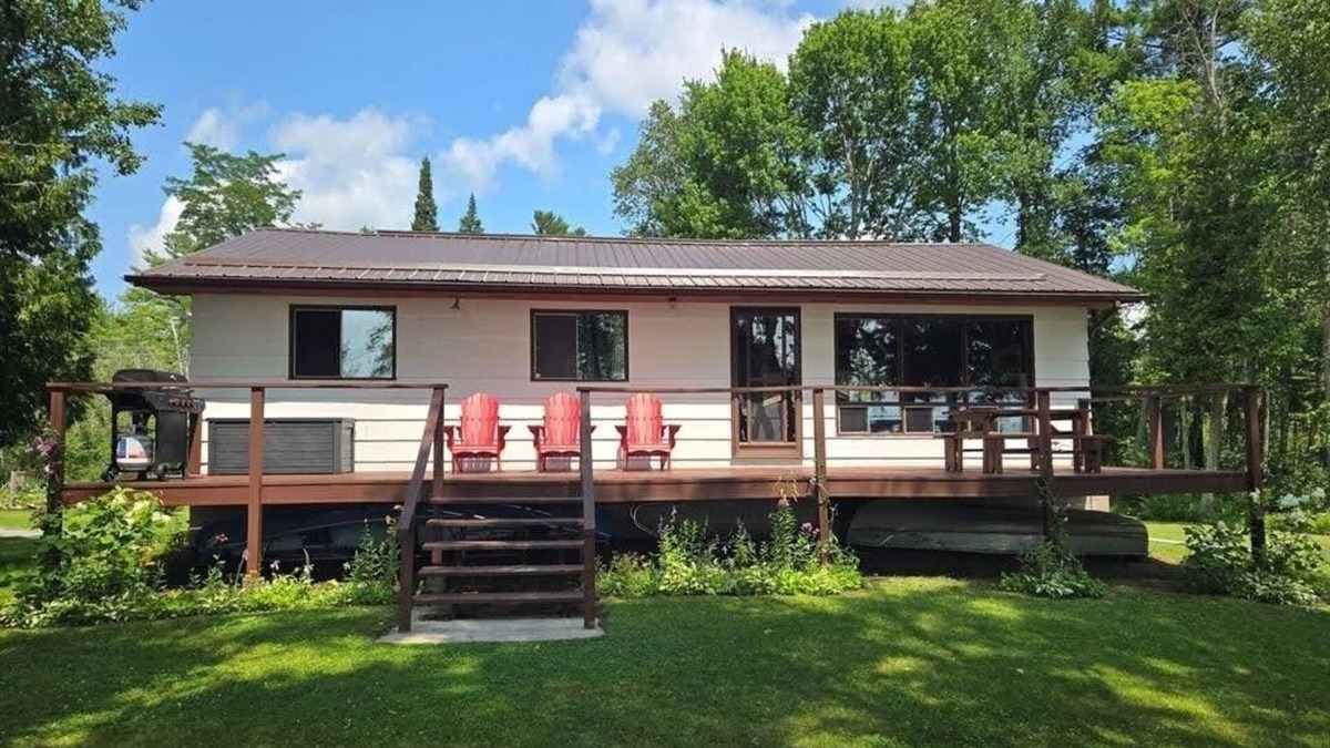 Douro-Dummer Cottage | Cozy Lakefront Cottage in Lakefield with Bunkie