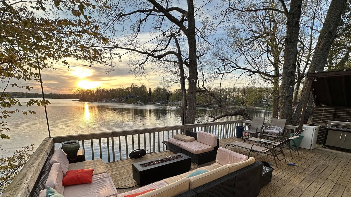 Sister Lakes House | Cozy Lakefront Cottage with Sunset Views, Private 60ft Dock & Water Toys