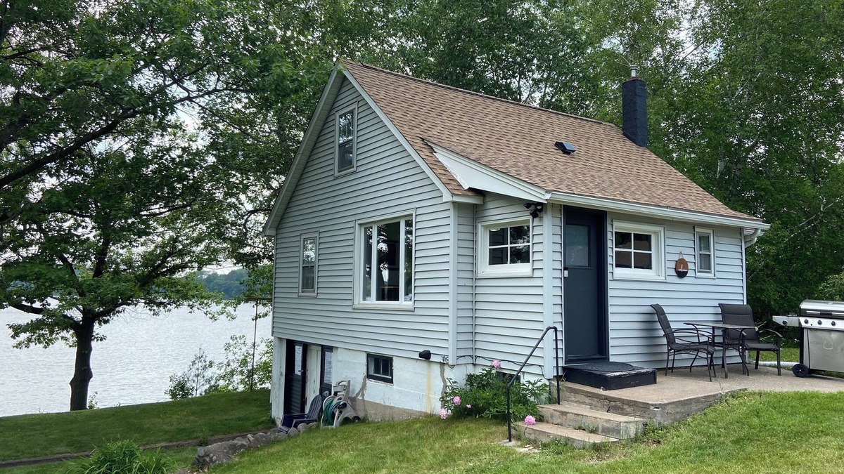Aitkin House | Cozy Lakefront Getaway on Long Lake