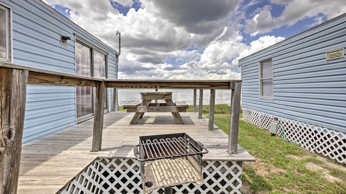 Silver Springs Cabin | Cozy Lakefront Home in Ocala w/Deck, Grill + A/C!