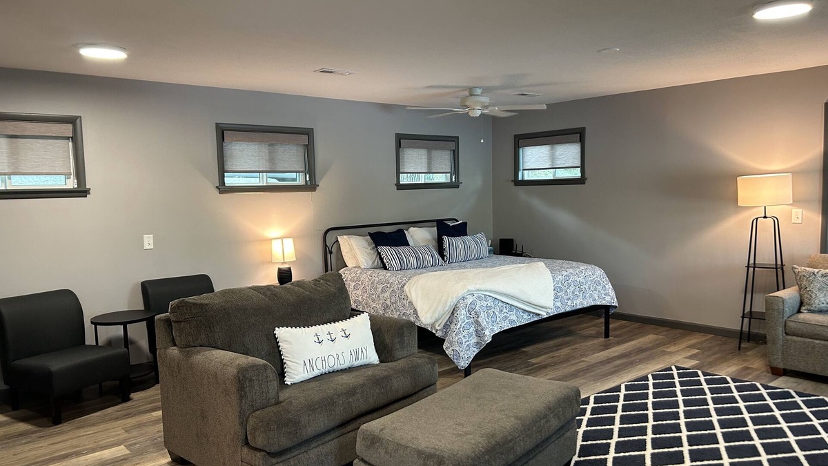 Osage Beach House | Cozy Lakefront Private Retreat - Near Shorty Pants Lounge