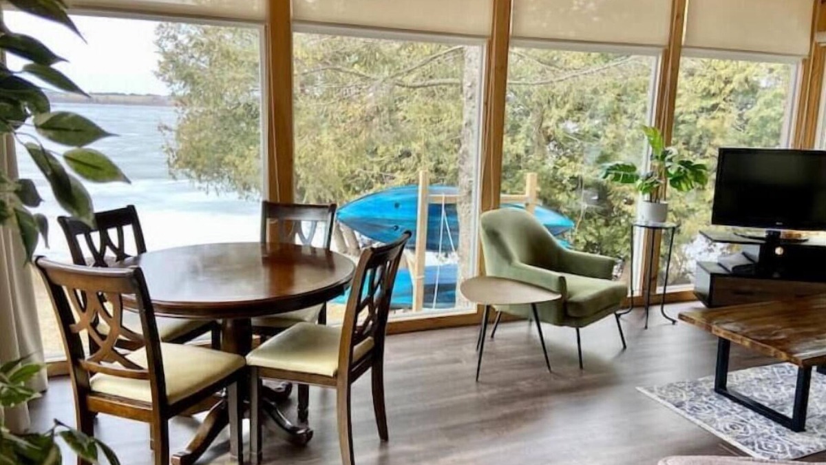 Kawartha Lakes Cottage | Cozy Lakeside Cottage on Lake Scugognn