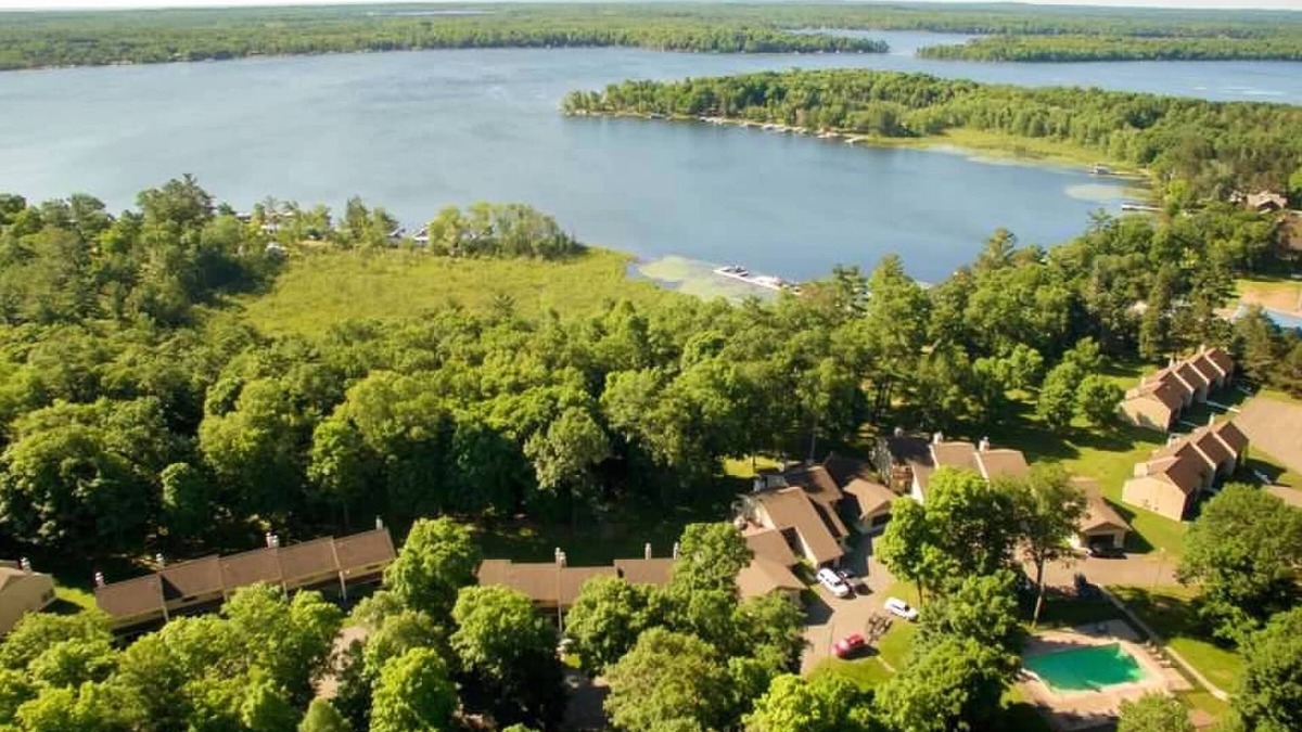 Bay Lake Condo | Cozy Lakeside Condo