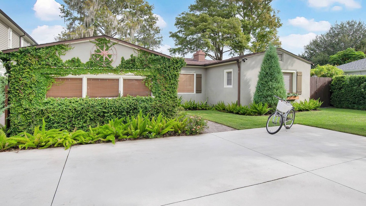 Rose Isle Cottage | Cozy lakeside cottage in the heart of Orlando.