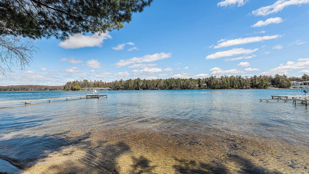Traverse City House | Cozy Lakeside Retreat on Long Lake - Sleeps 4