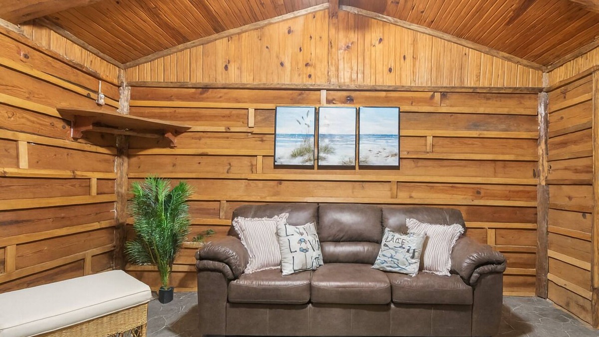Madill Hotel | Cozy Lakeside Suite- 2BR hotel room by the lake- Texoma Shores Resort
