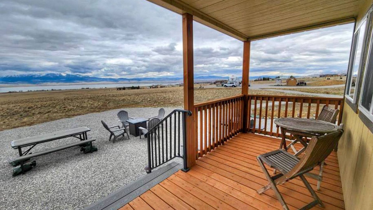 Broadwater County Cabin | Cozy Lakeview Cabin | Stunning Lake and Mountain View | Canyon Ferry Lake
