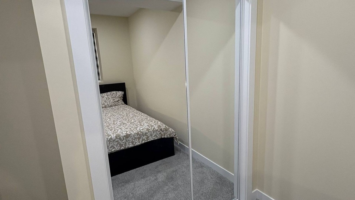 Transcona House | Cozy Lakeview Family Suite