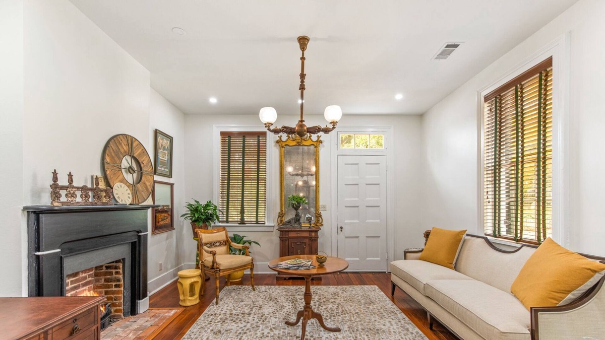 Natchez House | Cozy " Little Brick" house, located downtown. Unique & walkable to everything!