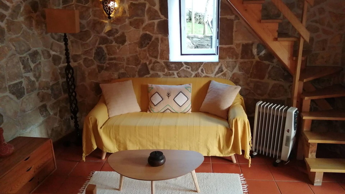 Penedo Cottage | Cozy Little house between the mountain and the sea