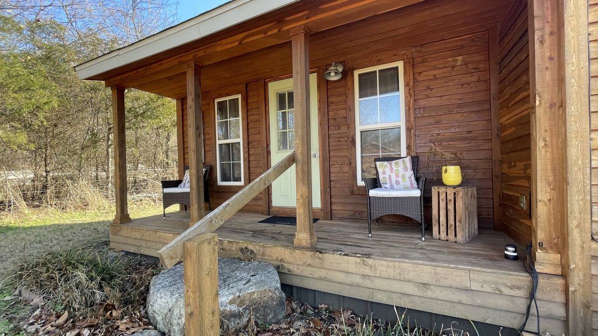 Everton Cottage | cozy Little House next to Pond w/scenic farm views. Pet friendly!