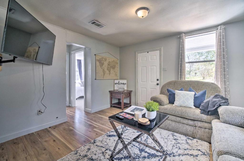 Livingston House | Cozy Livingston House with Fenced Yard and Patio!