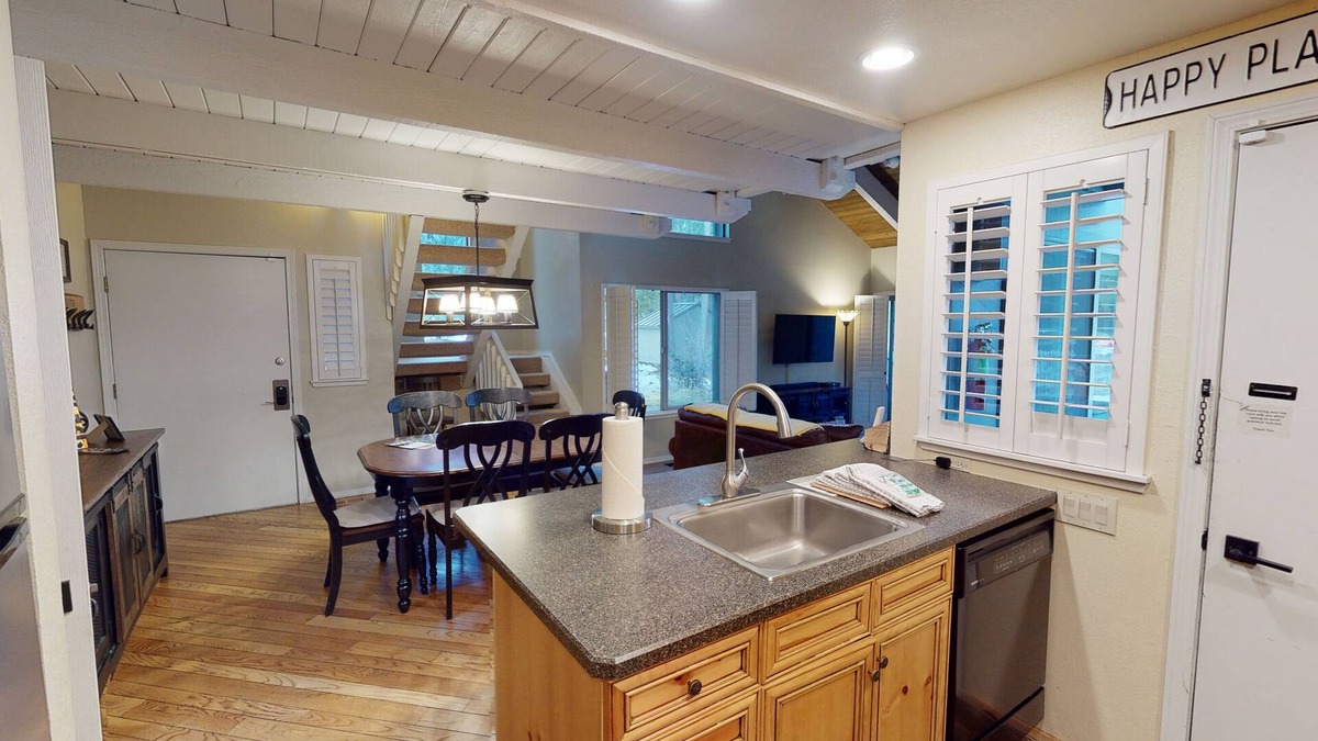 Tennis Village Condo | Cozy Lodge Condo with A/C, Fireplace & Spa Access