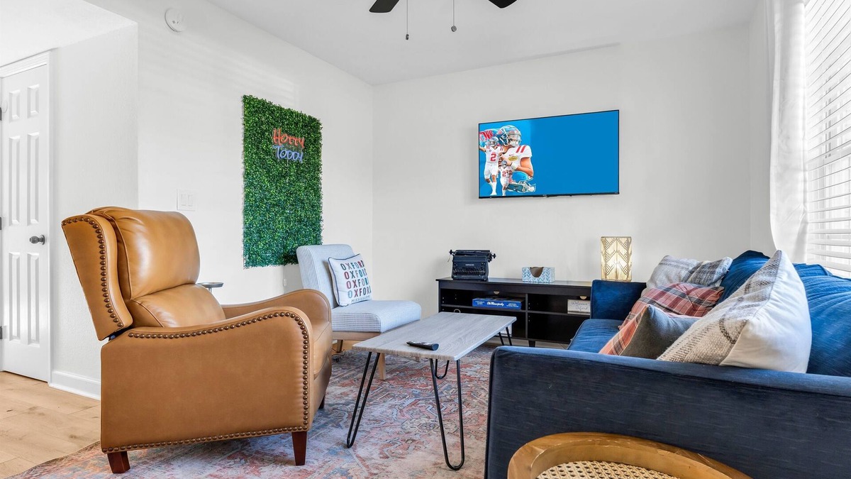 Oxford Condo | Cozy Loft | 1 Mile-Campus | Central